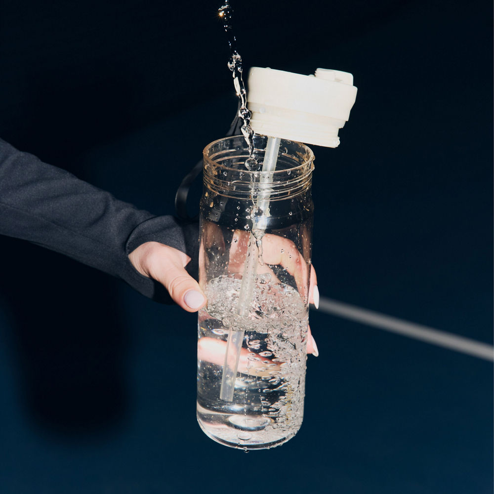 28oz-dualsip-plastic-bottle-w6 bevt0009_contigo_2225975_dualsip_28oz_oatmilkplastic_atf6
